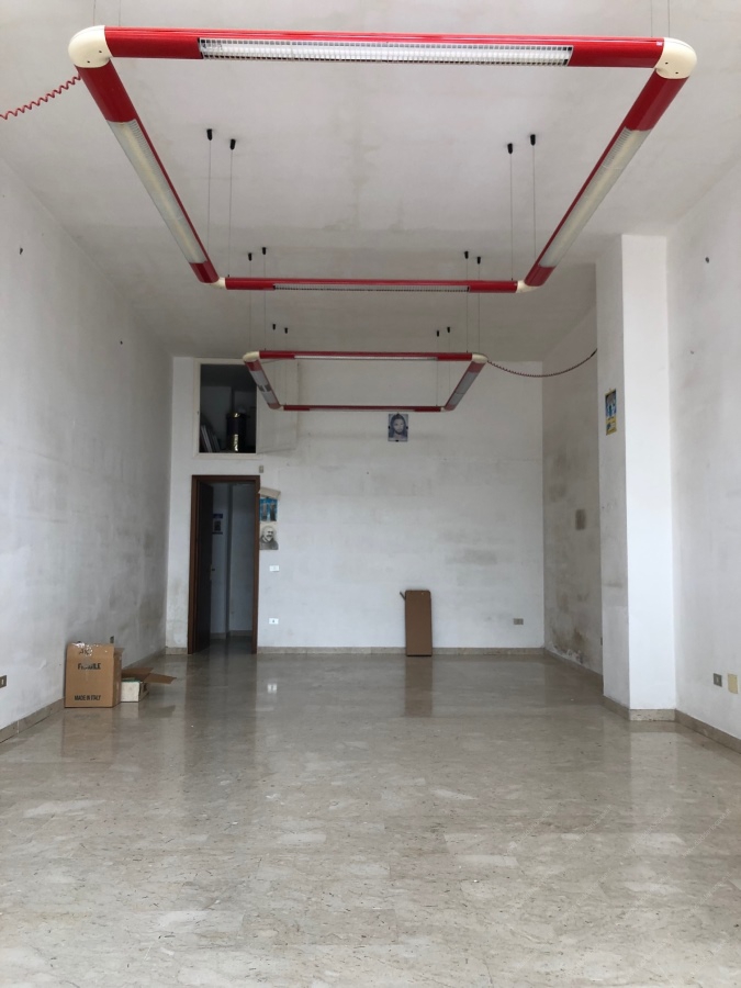 Negozio - Loc.Com. TARANTO vendita  Salinella  D