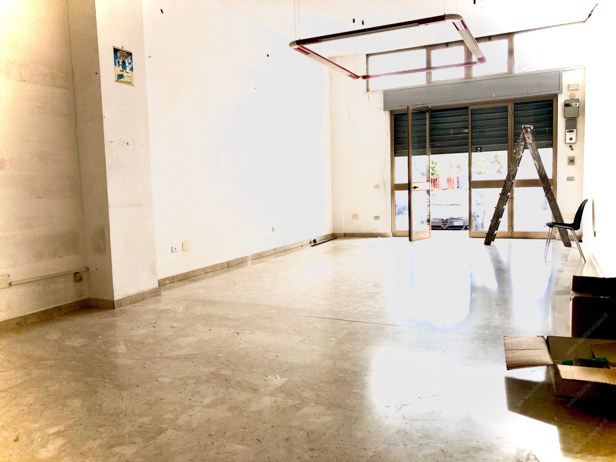 Negozio - Loc.Com. TARANTO vendita  Salinella  D